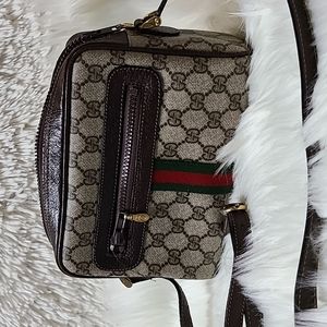 💯 Authentic Gucci Crossbody Bag with Cherryline